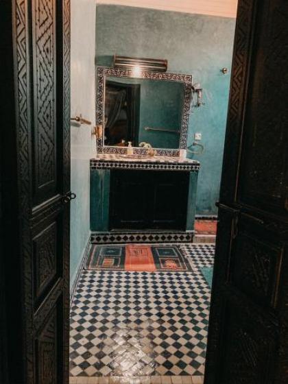 Riad Losra - image 13