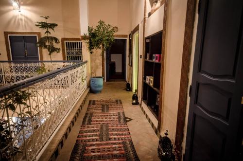 Riad Azalia - image 6