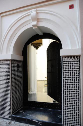 Riad K - image 5