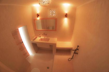 White Riad Apartment - image 12