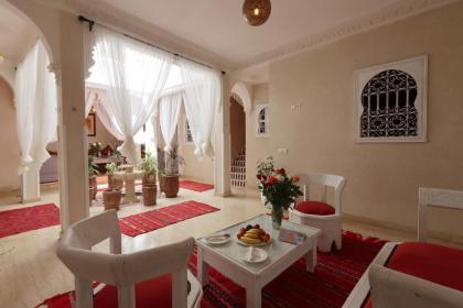 Riad Makech - image 7