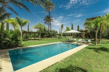 Villa YENMOZ en exclusivité avec piscine privée dans la Palmeraie - image 14