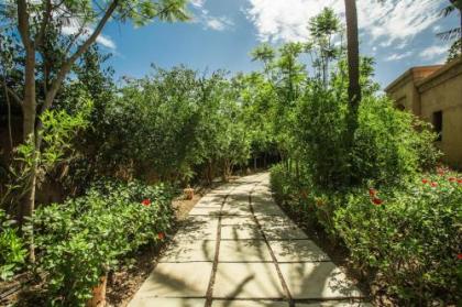 Villa YENMOZ en exclusivité avec piscine privée dans la Palmeraie - image 2