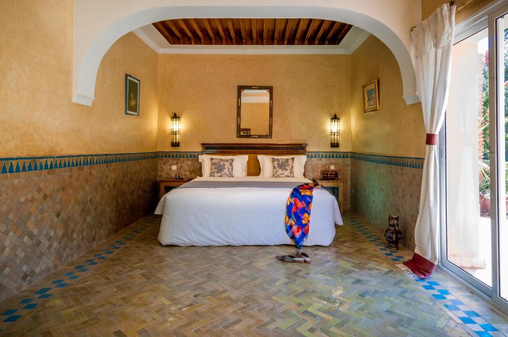 Double room in a charming villa in the heart of Marrakech palm grove - image 4