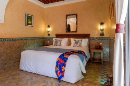 Double room in a charming villa in the heart of Marrakech palm grove - image 6