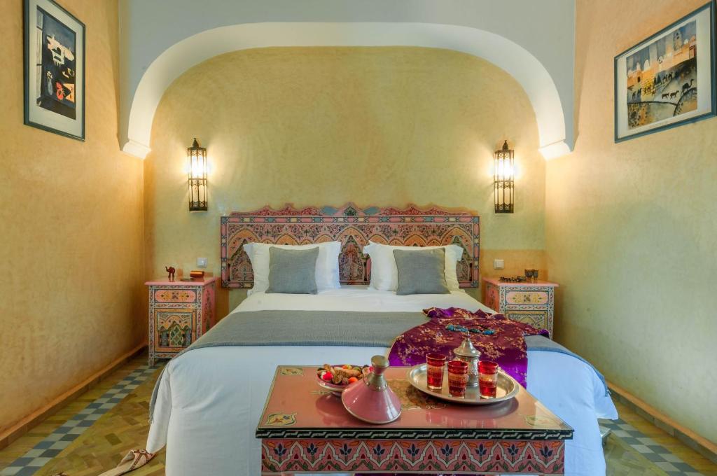 Double room in a charming villa in the heart of Marrakech palm grove - image 7