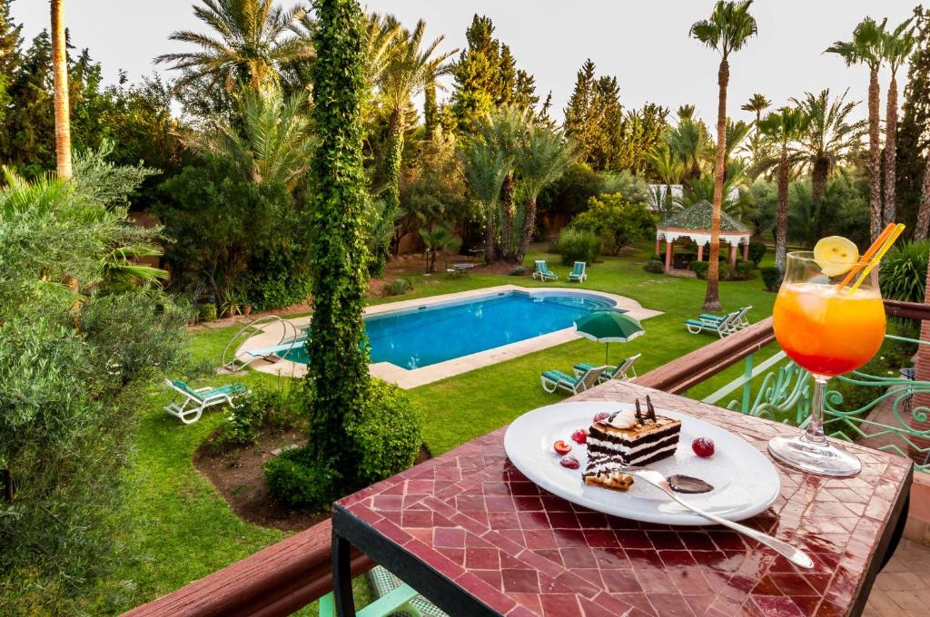 Charming villa in the heart of Marrakech palm grove - image 6