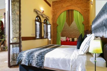 6 bedrooms villa with private pool jacuzzi and furnished terrace at Marrakech - image 16