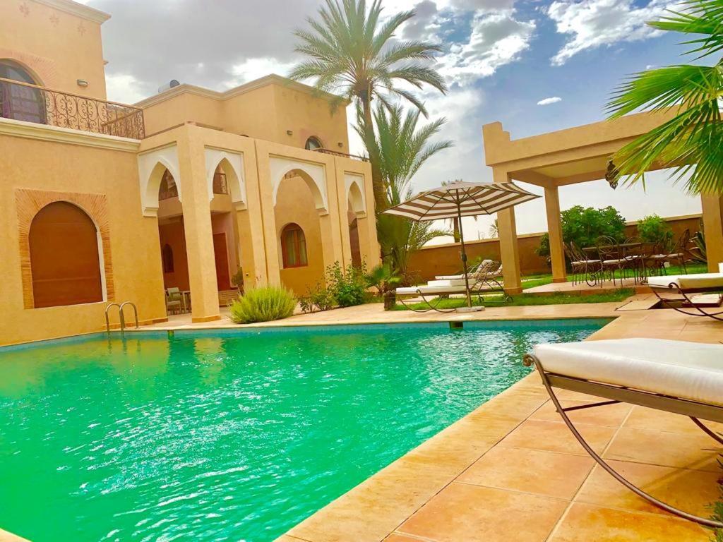 Villa with 4 bedrooms in Marrakech with wonderful mountain view private pool enclosed garden - main image