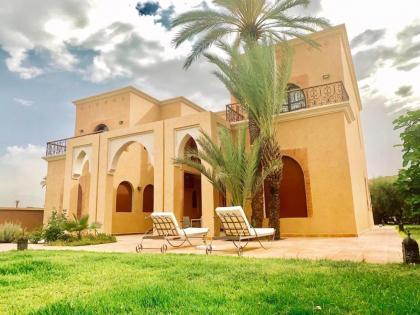 Villa with 4 bedrooms in Marrakech with wonderful mountain view private pool enclosed garden - image 14