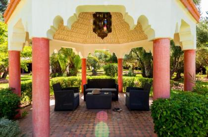 Double Bedroom in a Charming Villa in the Marrakech Palmeraie - image 5