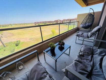 Lovely Two Bedroom Apartment with pool and golf view - image 4