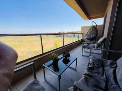 Lovely Two Bedroom Apartment with pool and golf view - image 7