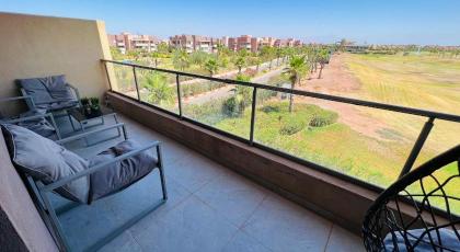 Lovely Two Bedroom Apartment with pool and golf view - image 8