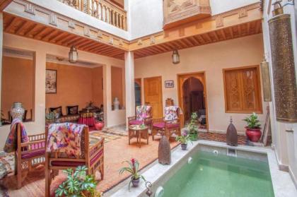 Room in Guest room - Riad Lakouas authentic Santal Room situe a Marrakech no001 - image 16