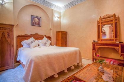 Room in Guest room - Riad Lakouas authentic Santal Room situe a Marrakech no001 - image 2