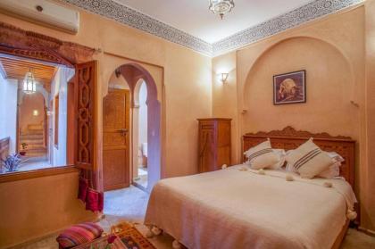 Room in Guest room - Riad Lakouas authentic Santal Room situe a Marrakech no001 - image 3