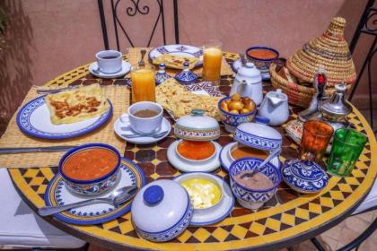 Room in Guest room - Riad Lakouas authentic Santal Room situe a Marrakech no001 - image 9