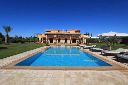 Exclusive Luxury Villa - image 2